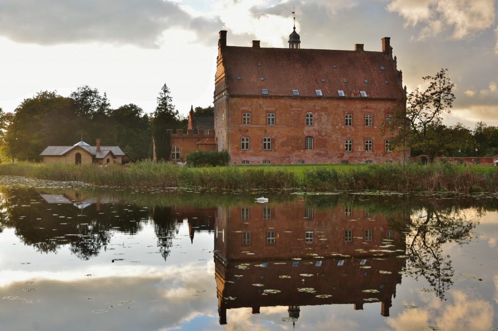 Broholm Slot lægger hus til Fishing Lodge Fyn