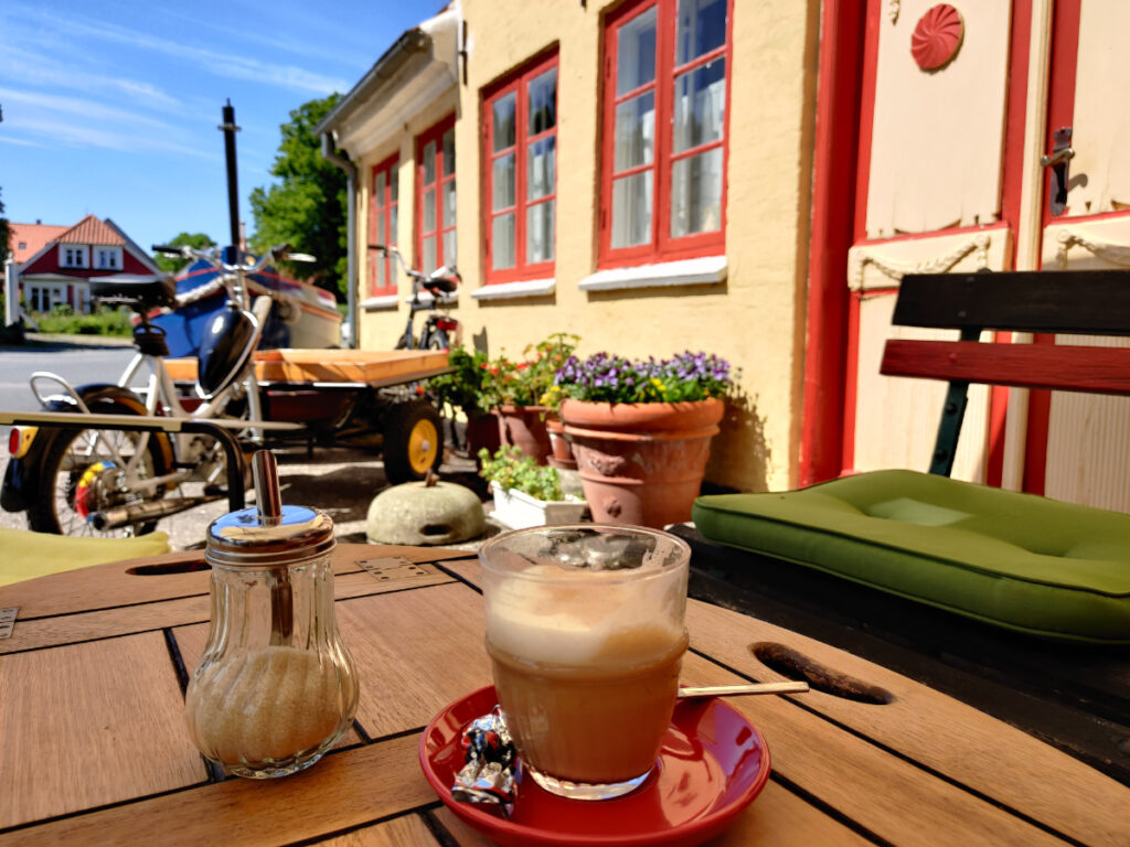 Kaffe hos Azzurra Vino på Ærø